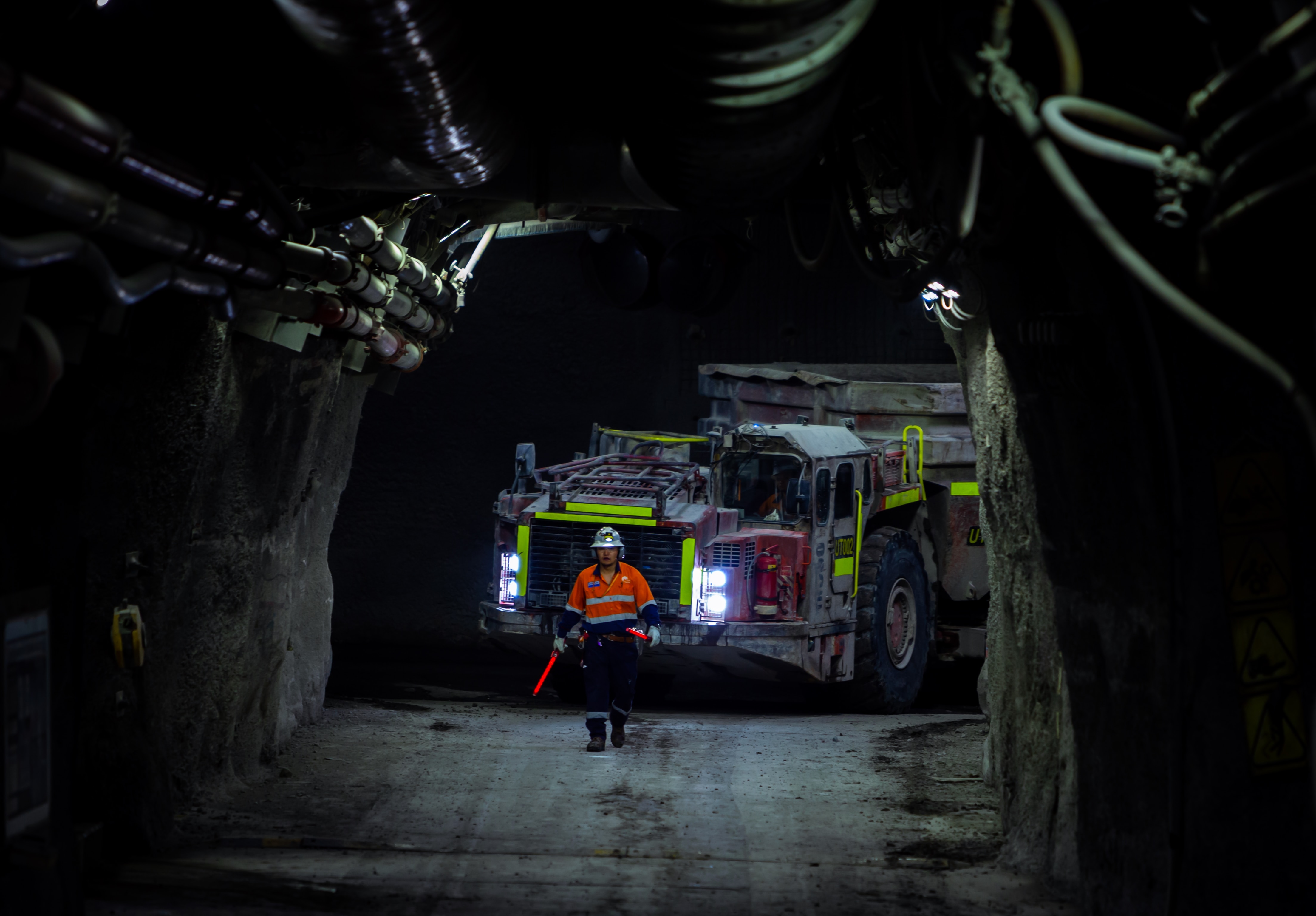 Underground haulage activity representing a connected mine production cycle